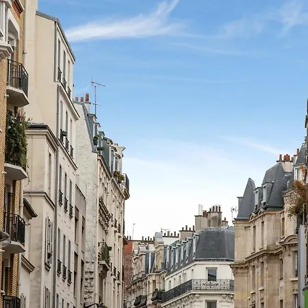 Charming Industrial-style Studio Just Nearby Montmartre In - Welkeys
