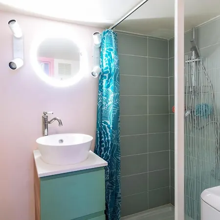 Charming Industrial-style Studio Just Nearby Montmartre In - Welkeys