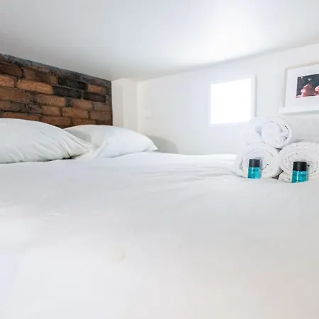 Charming Industrial-style Studio Just Nearby Montmartre In - Welkeys *