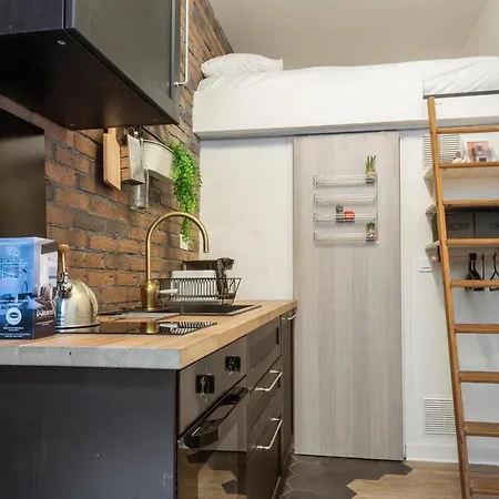 Charming Industrial-style Studio Just Nearby Montmartre In - Welkeys Apartment Paris
