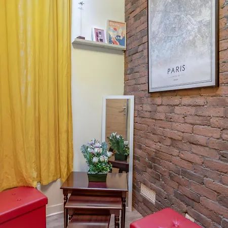 Charming Industrial-style Studio Just Nearby Montmartre In - Welkeys Paris